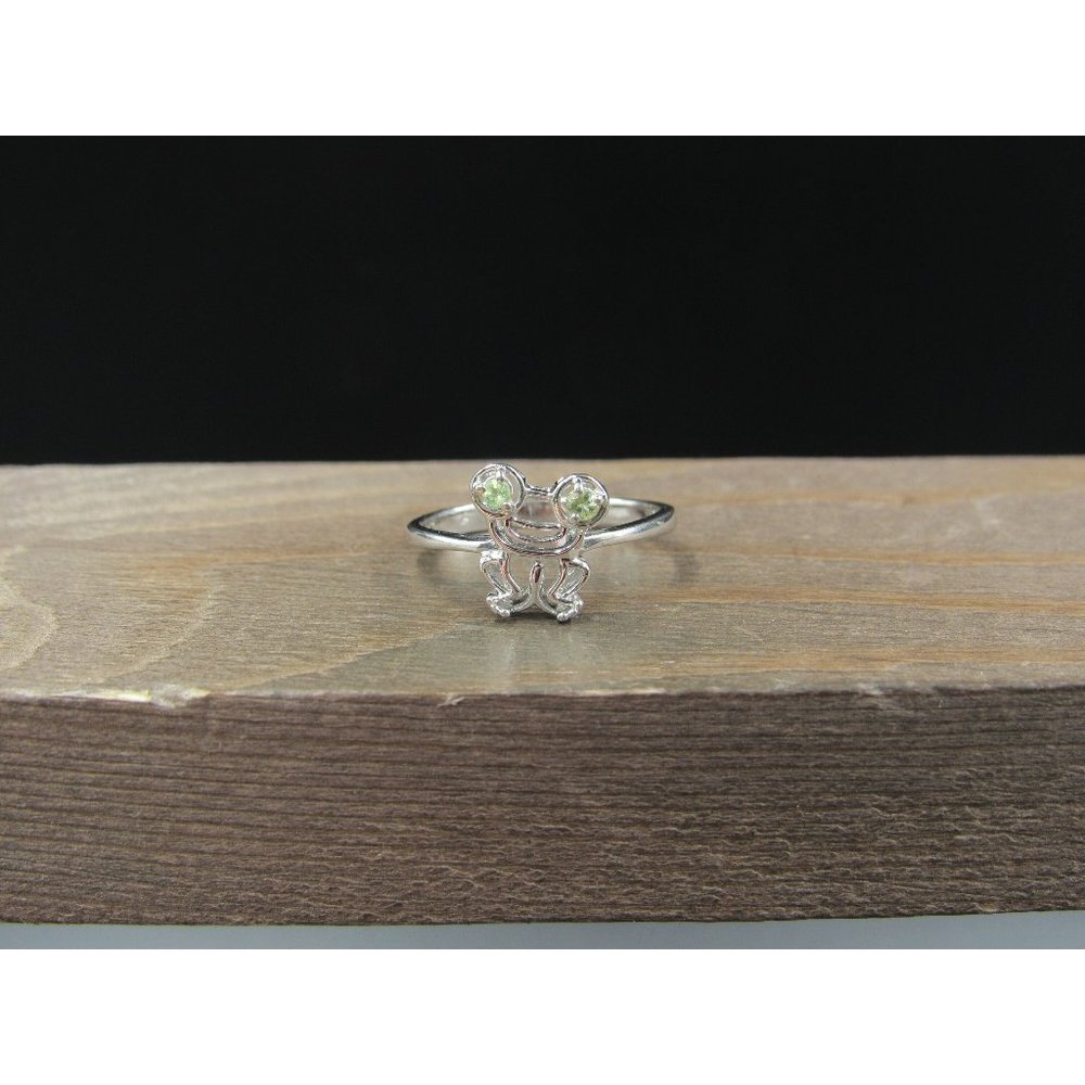 Size 6.75 Sterling Silver Peridot Gem Eyes Frog Band Ring